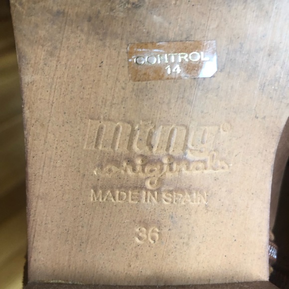 barely worn, great boots - Picture 2 of 4